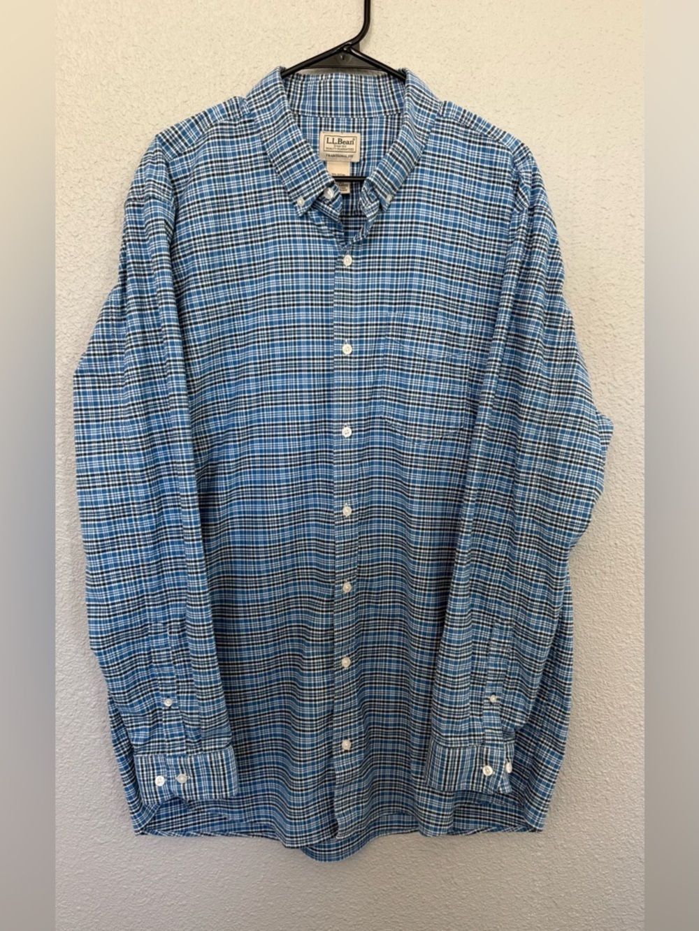 Men’s LL Bean Traditional Fit Blue Plaid size XL-Tall